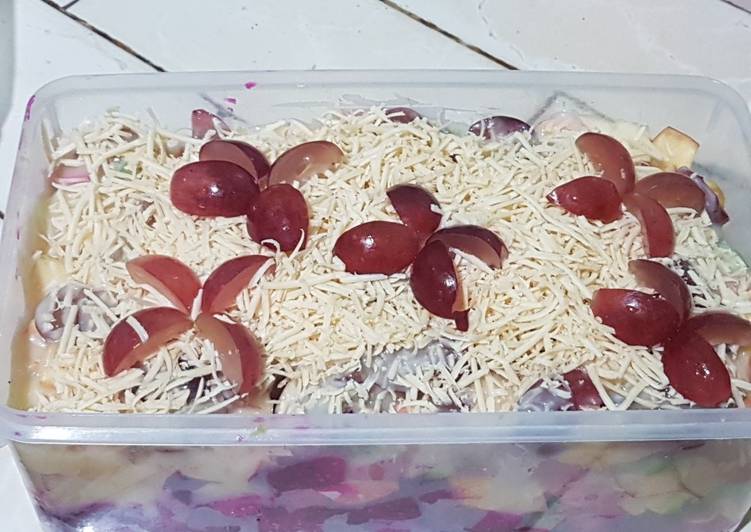 Bagaimana Membuat Salad Buah ala Bunda, Lezat Sekali