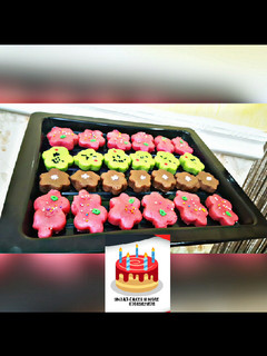 A picture of Colourful Cookies.