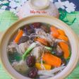 Canh sườn non nấu táo đỏ và nấm