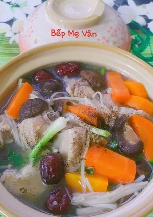 Hình của món Canh sườn non nấu táo đỏ và nấm.