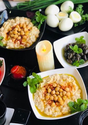 A picture of Musabbaha (Chickpea Mezze).