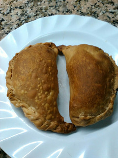Una foto de Empanadas de jamón, 4 quesos, nueces y cebollas caramelizadas