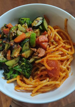A picture of Spaghetti Pasta and stir fry veggies.