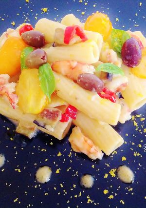 Foto di Tortiglioni con gamberi, crema di melanzane e datterini