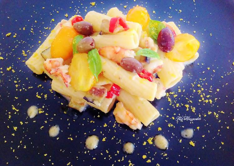 Recipe of Any-night-of-the-week Tortiglioni con gamberi, crema di melanzane e datterini