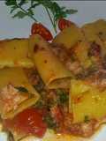 Paccheri con Filetti di Branzino, Capperi e Pomodorini Freschi