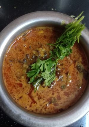 રજવાડી અડદની દાળ(rajvadi adad dal recipe in gujarati) રેસીપી મુખ્ય ફોટો