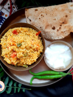 સ્વામિનારાયણ ખીચડી (Swaminarayan Khichdi Recipe In Gujarati) રેસીપી મુખ્ય ફોટો
