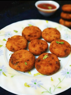 આલૂ પૌવા કબાબ(alu pauva kabab in Gujarati) રેસીપી મુખ્ય ફોટો