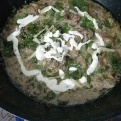 A picture of White beef karahi.