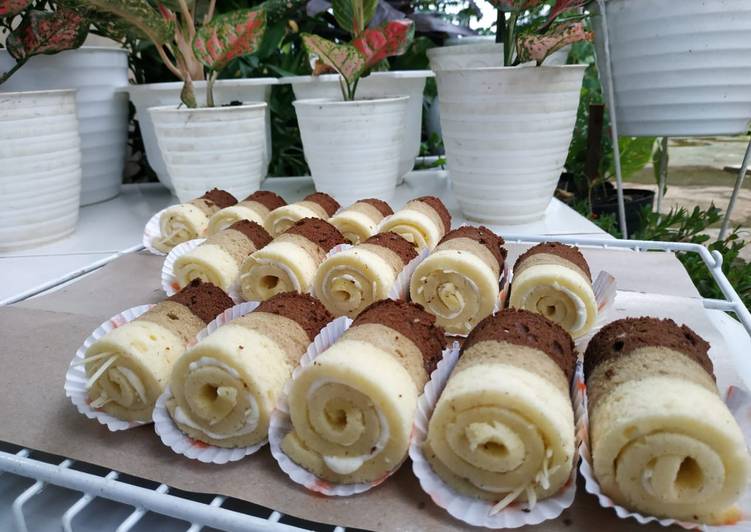 Tiramisu roll cake