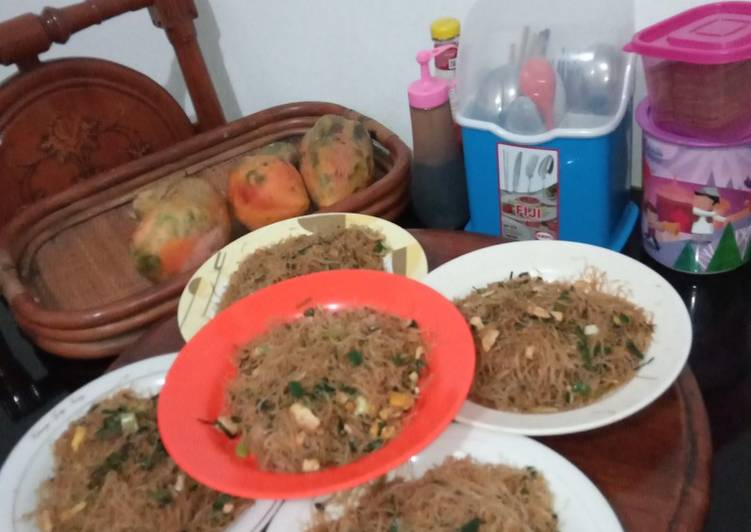 Langkah Mudah untuk Menyiapkan BIHUN GORENG 🧡, Enak Banget