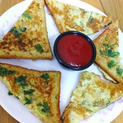 A picture of French Toast.