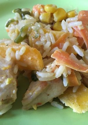 Una foto de -Wok de: verduras, pollo y arroz-