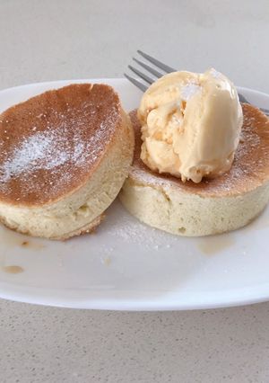 A picture of Japanese Soufflé Pancake.
