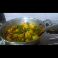 A picture of Aloo capsicum.