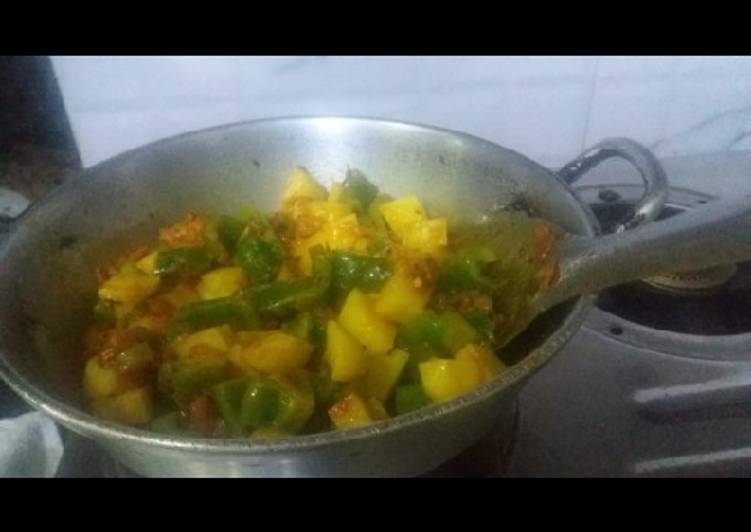 Steps to Prepare Super Quick Homemade Aloo capsicum