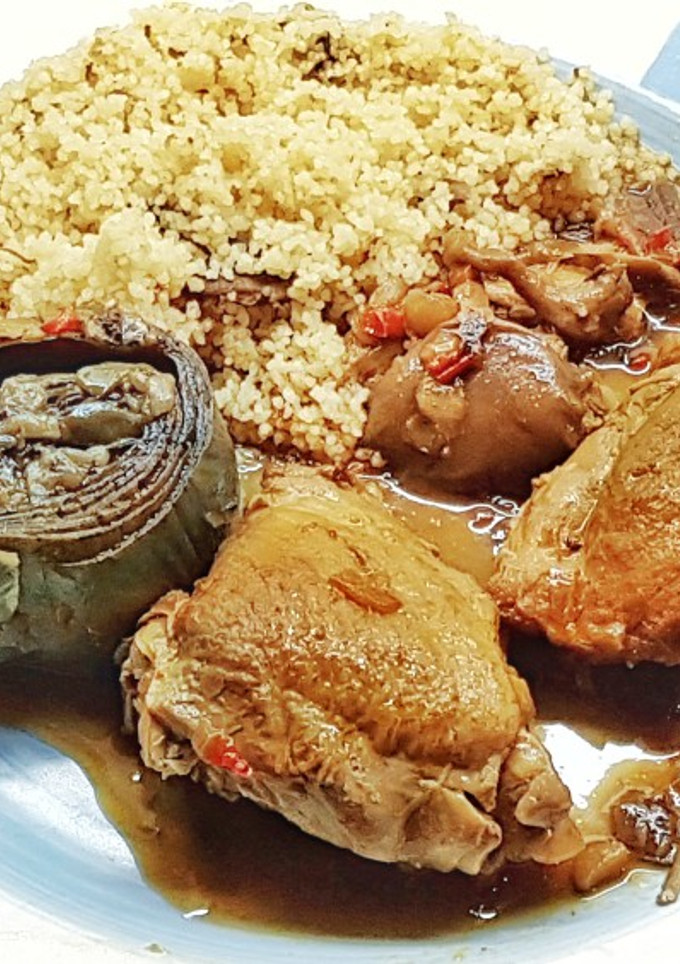 Una foto de Tajine & Cous Cous de Pollo con Setas y Alcachofas