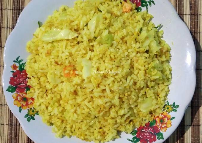 Cara praktis bikin Nasi goreng kunyit yang sempurna
