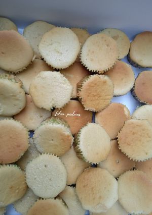 A picture of Vanilla Cup cake.