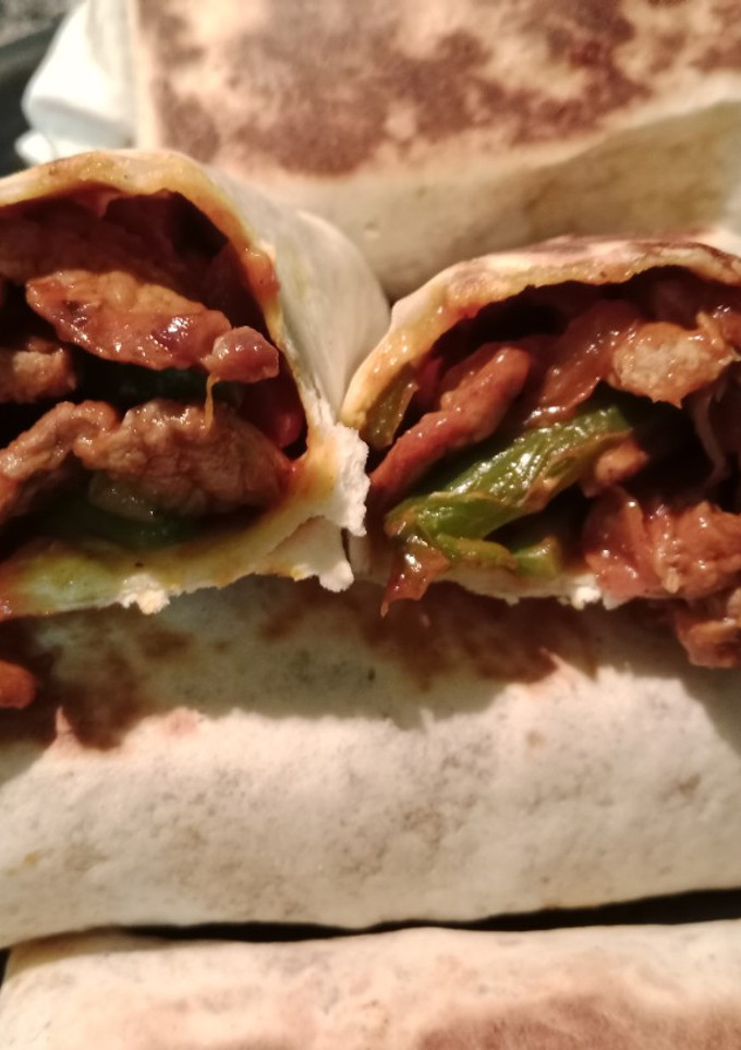 Una foto de Fajitas a mi manera de ternera con verduras