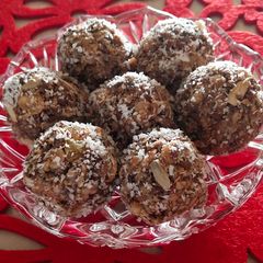 A picture of Peanut Butter Laddoo.