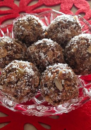 A picture of Peanut Butter Laddoo.