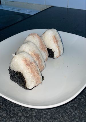 A picture of Tuna Onigiri.