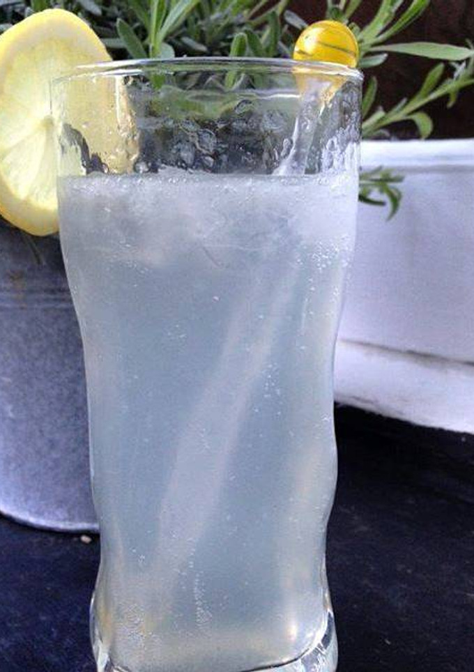 Una foto de Tom Collins