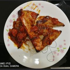 A picture of Salmon Fish Head With Whisky Tomato And Onion Sauce.