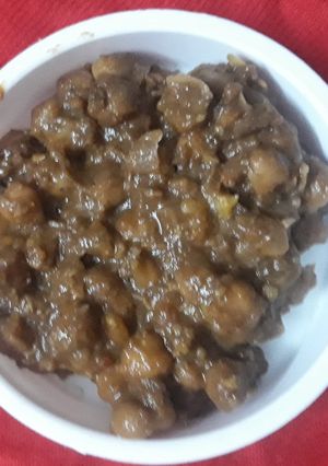 A picture of Khatte choley.