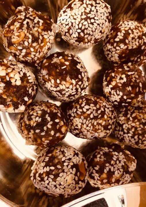 A picture of Dates ball.