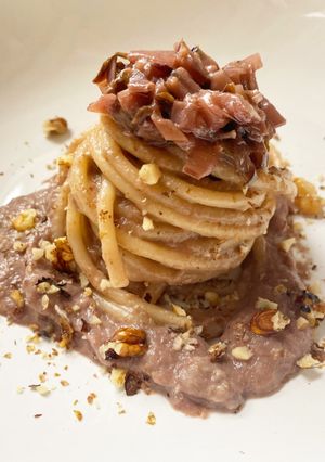 Foto di Bucatini al radicchio di Treviso e noci
