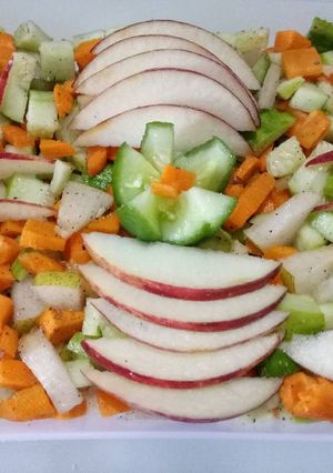A picture of Fruits & veg salad.