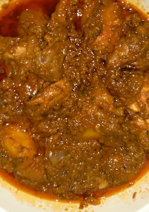 A picture of Smoked chicken curry.