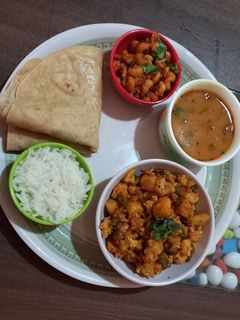 ફ્લાવર બટાકા વટાણા ની સબ્જી (Flower Bataka Vatana Sabji Recipe In Gujarati) રેસીપી મુખ્ય ફોટો