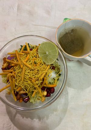 A picture of Indori poha(specially made with extra ingredients).