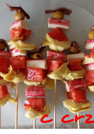 Foto principal de Brochetas de surimi, tomate y alcachofas