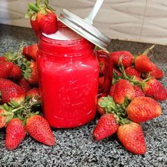 A picture of Strawberry ice cream shake.