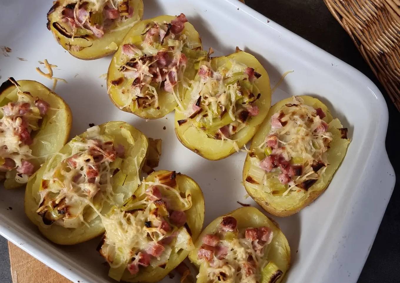 °Pommes de terre farcies au jambon et fondue de poireaux°