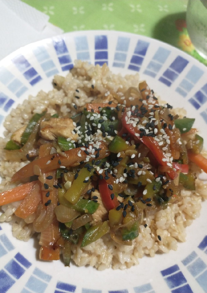 Una foto de Arroz yamani estilo oriental