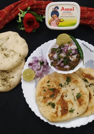 A picture of Chole Kulche.