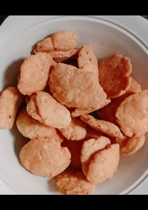 सूजी और आटे की मठरी (sooji aur atte ki mathri recipe in Hindi) रेसिपी मुख्य फोटो