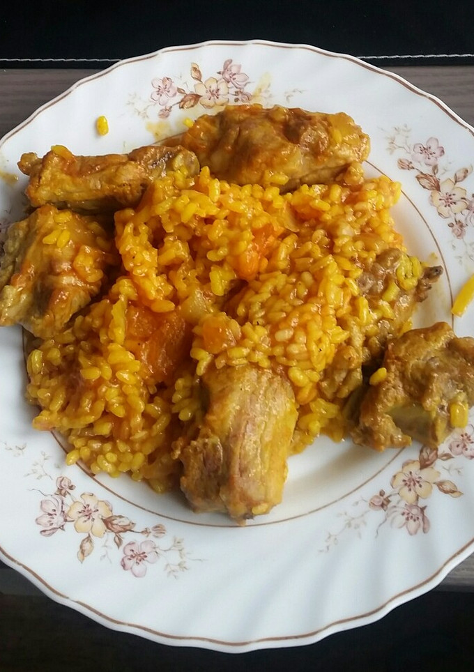 Una foto de Costillas con arroz