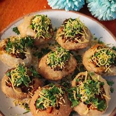 A picture of Rajma Puri Chaat.