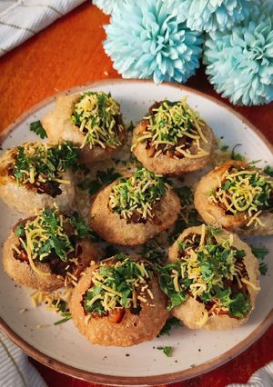 A picture of Rajma Puri Chaat.