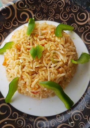 સેઝવાન ફ્રાઇડ રાઇસ(Sezwan Fried Rice) રેસીપી મુખ્ય ફોટો