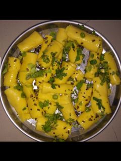 ખાંડવી(Khandvi Recipe in Gujarati) રેસીપી મુખ્ય ફોટો