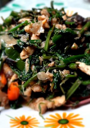 Foto resep Tumis pakis jamur kuping