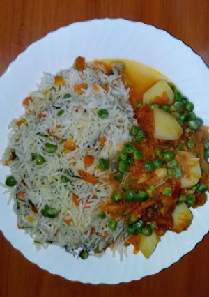 A picture of Peas/carrot rice.